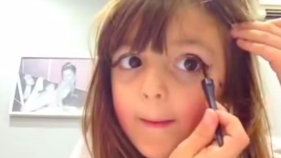 Lina, l'hilarante petite Youtubeuse beauté de 6 ans qui fait le buzz