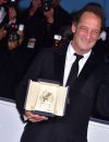 Vincent Lindon avec son prix à Cannes