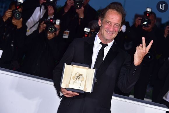 Vincent Lindon avec son prix à Cannes