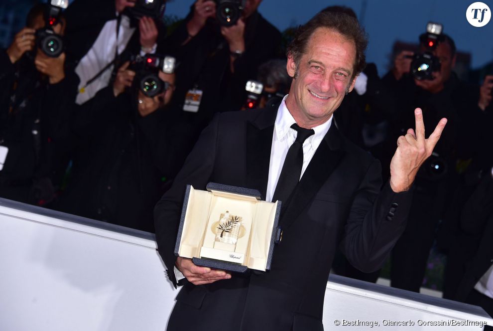 Vincent Lindon avec son prix à Cannes