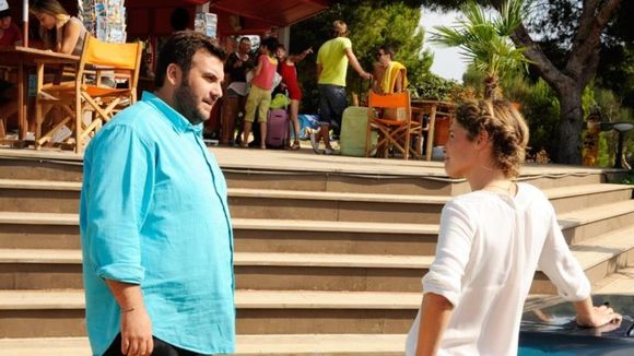 Camping Paradis : Western au camping de Laurent Ournac - TF1 Replay
