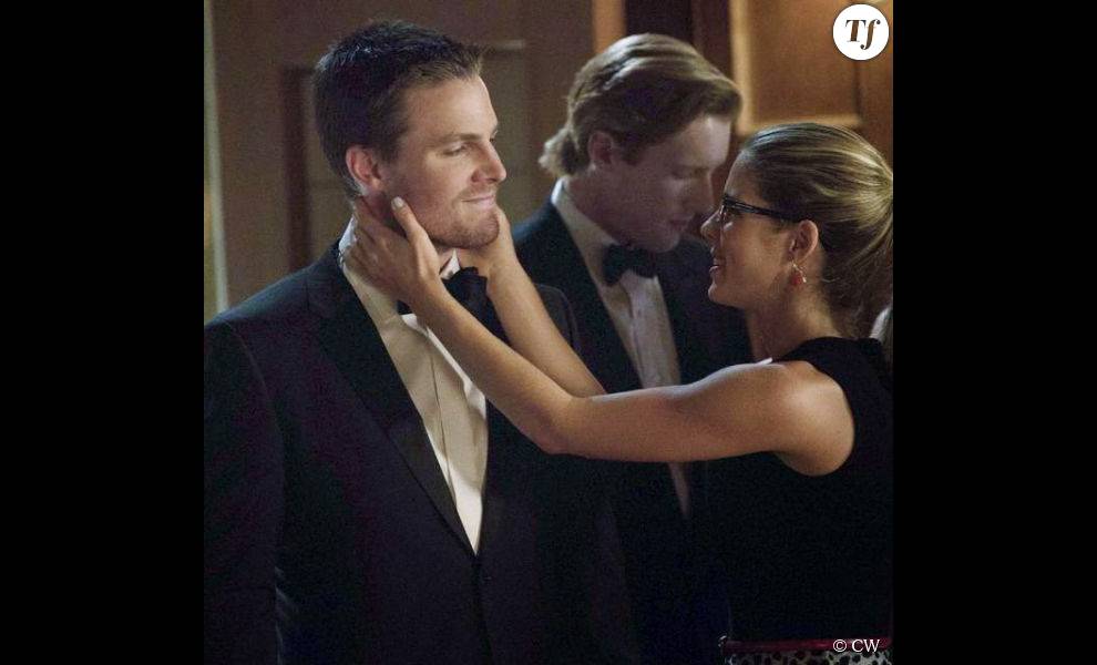 Oliver et Félicity dans la série &quot;Arrow&quot; diffusée sur CW.