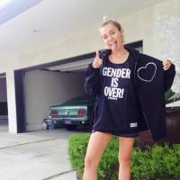 Ni hétéros, ni lesbiennes : le boom des femmes qui refusent les étiquettes