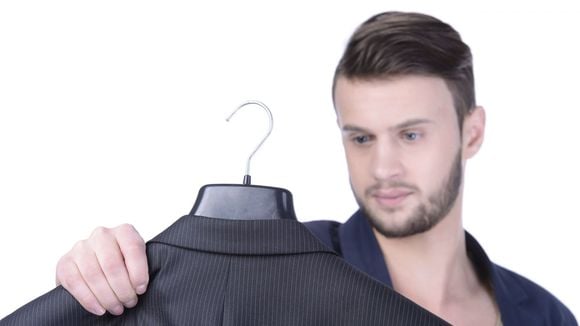 5 problèmes vestimentaires que les hommes ont (sans vouloir l'avouer)