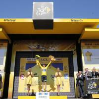 Tour de France 2015 : revoir l'arrivée et le podium à Paris du 26 juillet (replay France2)