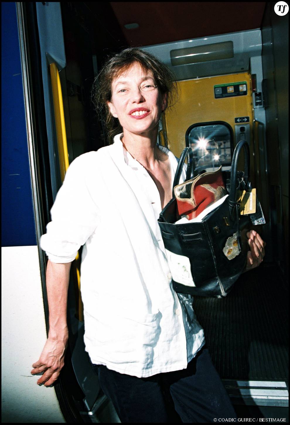 Jane Birkin et le sac portant son nom.