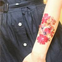 DIY : des tatouages en fleurs séchées, éphémères et 100% naturels