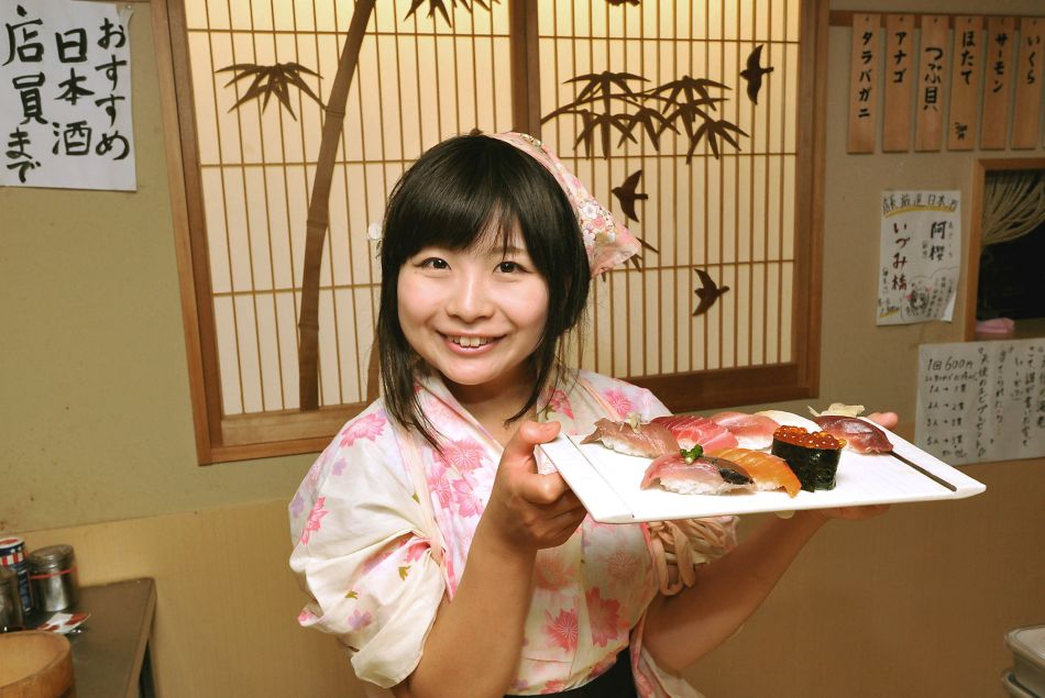 L'une des cuisinières de Nadeshiko Sushi 