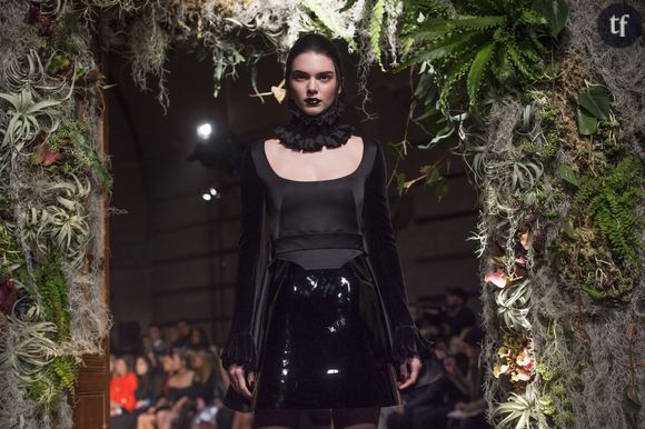 Kendall Jenner star du défilé Giles automne-hiver 2015/2016.