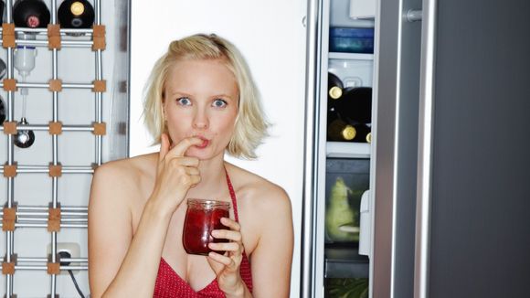 Régime le jour, binge-grignotage le soir : deviendrait-on schizophrènes de la bouffe ?