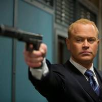 Arrow Saison 4 : Damien Darhk (Neal McDonough) sera dans la saison 2 de Flash