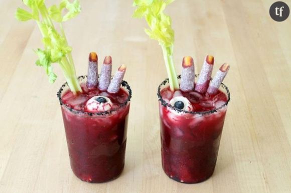 Répétez Bloody Mary trois fois devant un miroir en dégustant ce cocktail.