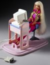 Barbie devant un ordinateur en 1997