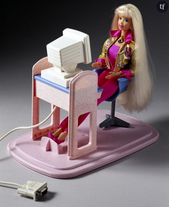 Barbie devant un ordinateur en 1997