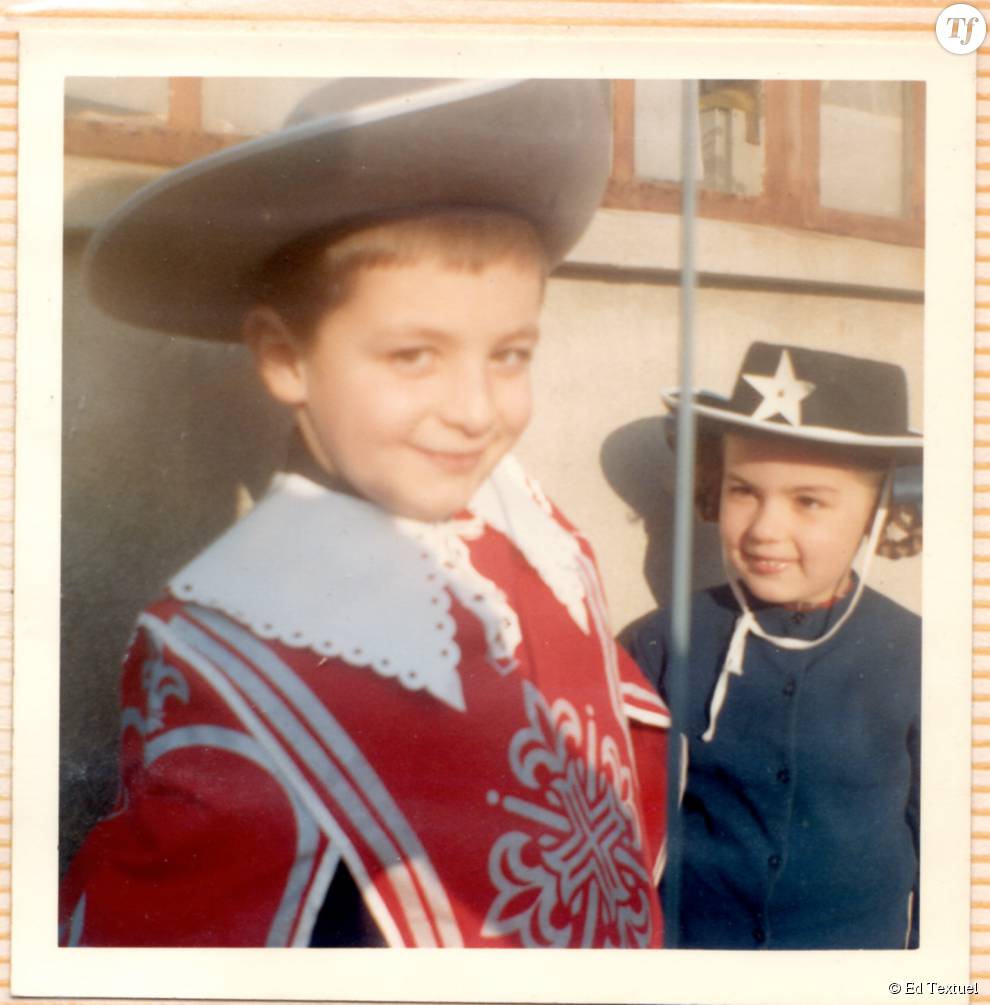 Enfants déguisés dans les années 60 ou 70