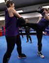 Durant les entraînements de boxe thaï, les combats se font avec un attaquant et un défenseur