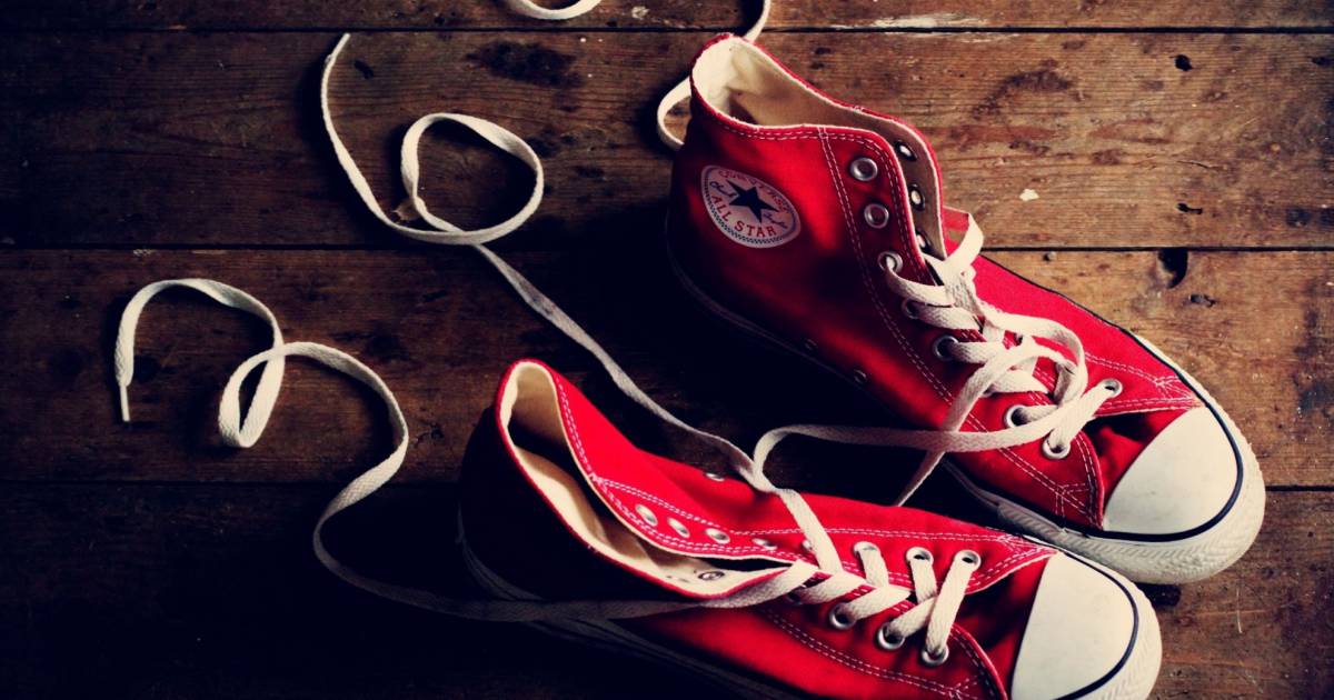 chaussure style converse rouge