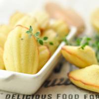 La recette des madeleines salées aux lardons, olives et thym