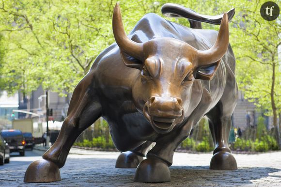 Le "Charging Bull" à l'entrée de Wall Street, emblème du plus célèbre des districts financiers