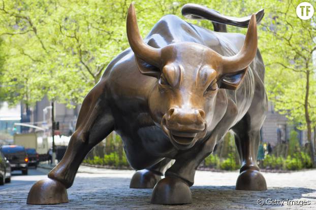 Le "Charging Bull" à l'entrée de Wall Street, emblème du plus célèbre des districts financiers