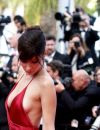 Bella Hadid - Montée des marches du film "La fille inconnue" lors du 69ème Festival International du Film de Cannes, e 18 mai 2016