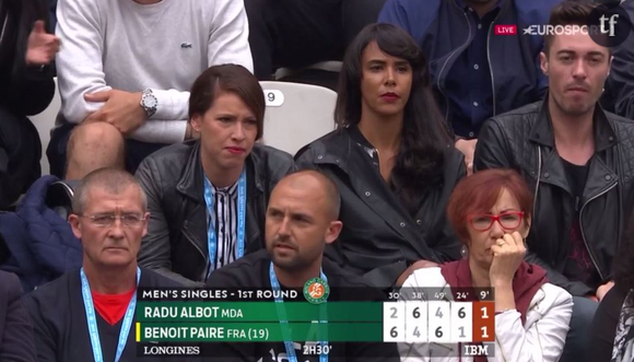 Shy'm dans les tribunes de Roland-Garros pour encourager son compagnon Benoît Paire le dimanche 22 mai 2016