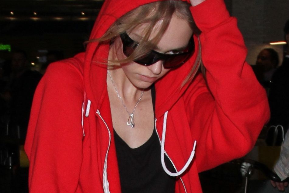 Lily-Rose Depp arrive à l'aéroport de Los Angeles, le 26 mai 2016