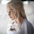 Impossible à réaliser pour le commun des mortels, cette sublime multi tresse dans les cheveux blond platine de Khaleesi.