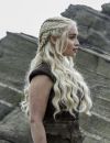 On aime cette triple tresse parfaitement mise en valeur grâce à la chevelure d'opr de Daenerys.