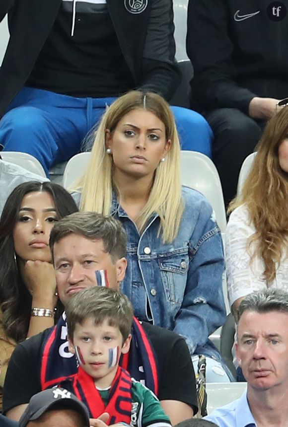 Mélanie des Anges dans les tribunes du Stade de France pour le match de l'Euro 2016 France - Roumanie