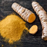 La recette magique du masque au curcuma contre les boutons