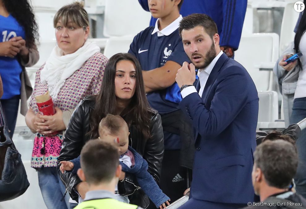 La compagne d&#039;André-Pierre Gignac et ses enfants au match de l&#039;Euro 2016 France-Albanie au Stade Vélodrome à Marseille, le 15 juin 2016
