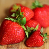 Ne jetez plus vos queues de fraises, elles sont précieuses