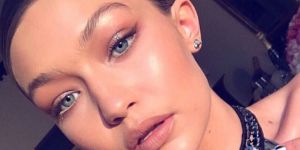 Caitin Stickels Le Mannequin Aux Yeux De Chat Qui Defie Les Standards De Beaute Terrafemina