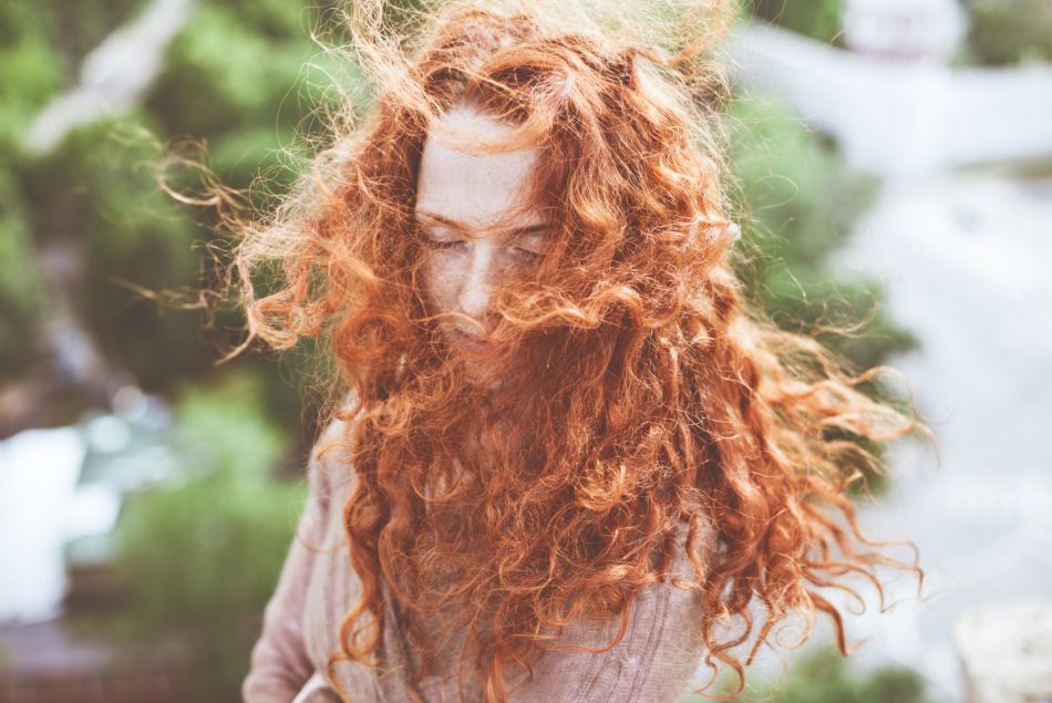 Voici 10 astuces que toutes les filles aux cheveux bouclés devraient connaître.