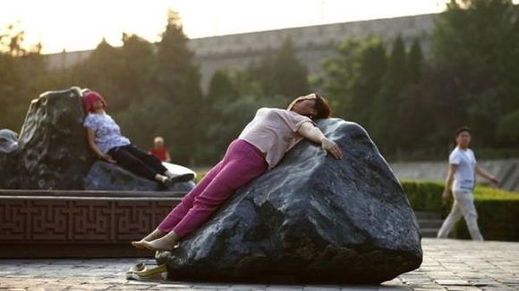 S'allonger sur des rochers : le remède santé qui cartonne en Chine