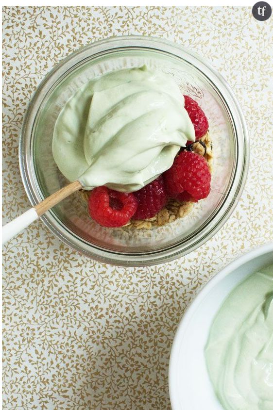 Un dessert crémeux à base de yaourt au thé Matcha