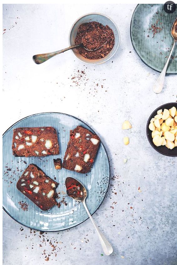 Un gâteau au chocolat et ses baies de goji