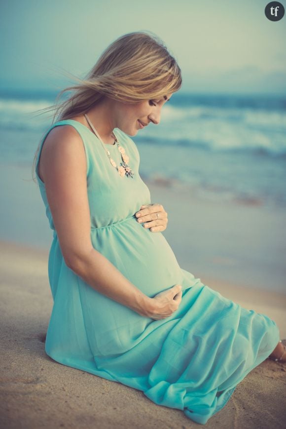 Jolie femme enceinte épanouie