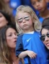 Jennifer Giroud (la femme d'Olivier Giroud) et sa fille lors du match des 8ème de finale de l'UEFA Euro 2016 France-Irlande au Stade des Lumières à Lyon, France le 26 juin 2016