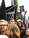 La "Marche Noire" contre l'interdiction de l'IVG : 22 000 personnes mobilisées pour le premier jour de grève nationale des femmes