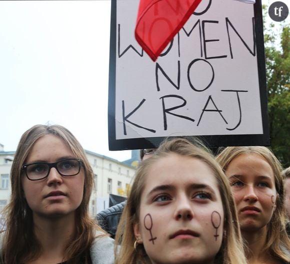 Les femmes en grève en Pologne le 3 octobre 2016 pour défendre l'IVG