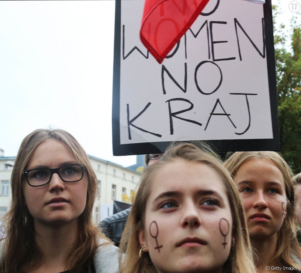 Les femmes en grève en Pologne le 3 octobre 2016 pour défendre l&#039;IVG