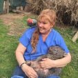 Roz Holmes gagne sa vie en soignant des wombats
