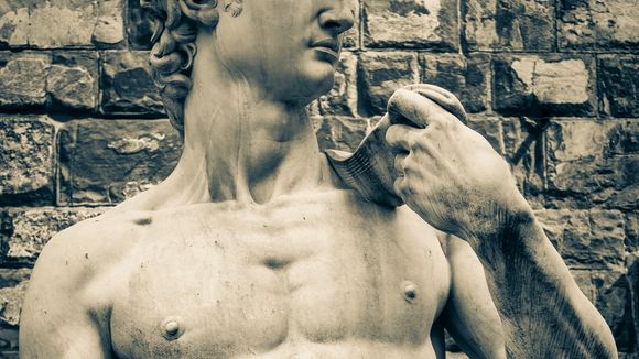 Les hommes sont-ils vraiment complexés par leur sexe ?