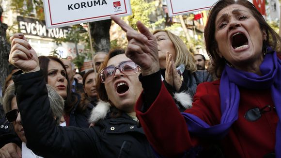 Turquie : l'écoeurante proposition de loi légitimant l'agression sexuelle sur mineur