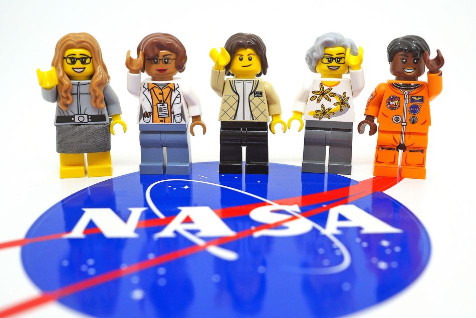 Lego rend hommage à cinq femmes scientifiques de la Nasa