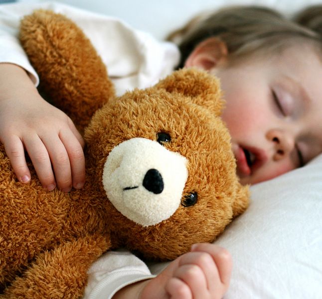 Mon Enfant A Peur Du Noir 3 Astuces Tres Efficaces Pour Le Rassurer Terrafemina