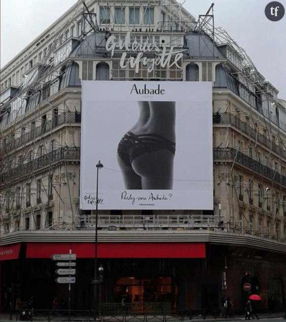 Publicité Aubade sur la façade des Galeries Lafayette