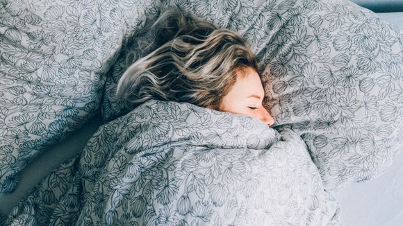 Faut-il se scotcher la bouche pour mieux dormir ?